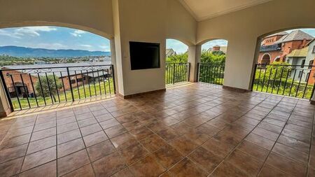 3 Bedroom penthouse to rent in Meerhof, Hartbeespoort