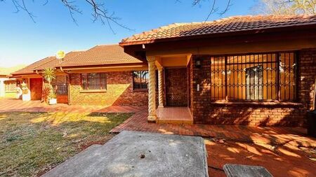 4 Bedroom house to rent in The Orchards, Akasia