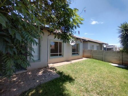 2 Bedroom townhouse - sectional to rent in Amorosa, Roodepoort