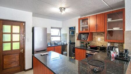 2 Bedroom apartment to rent in Paulshof, Sandton