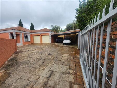 3 Bedroom House in Thatchfield