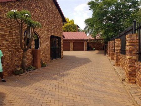 4 Bedroom House in Zwartkop