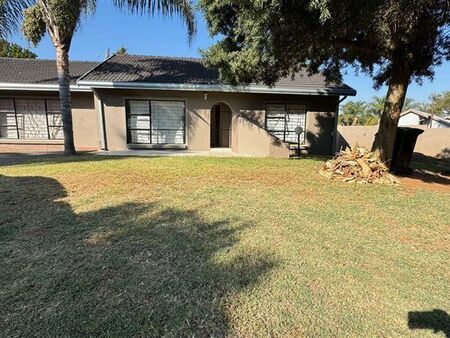 2 Bedroom House in Rooihuiskraal