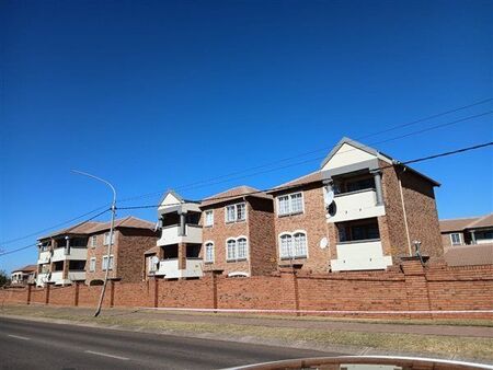 2 Bedroom Apartment in Die Hoewes