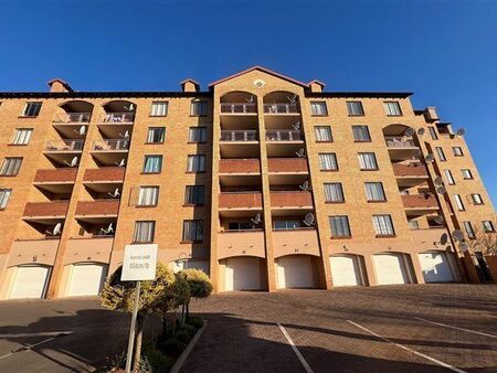 2 Bedroom Apartment in Die Hoewes