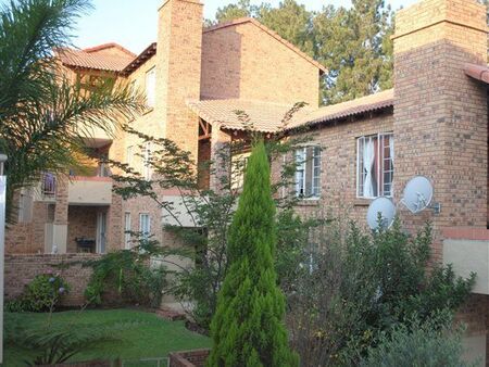 3 Bedroom Apartment in Die Hoewes