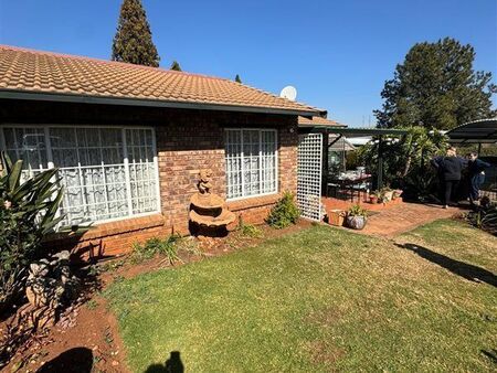 2 Bedroom Simplex in Die Hoewes