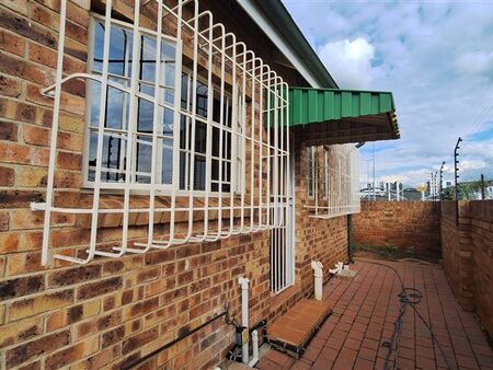 3 Bedroom Townhouse in Die Hoewes
