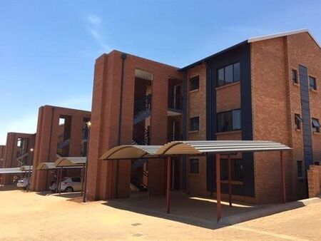 2 Bedroom Apartment in Die Hoewes