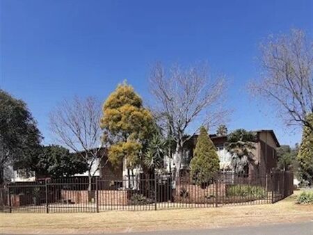 1 Bedroom Simplex in Lyttelton Manor