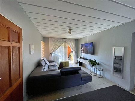 3 Bedroom Apartment in Die Hoewes