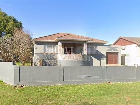 3 Bedroom House in Van Riebeeck Heights