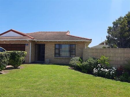 2 Bedroom Townhouse in Summerstrand