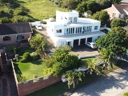 5 Bedroom House in Blue Horizon Bay