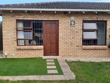 3 Bedroom Townhouse in Summerstrand