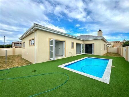 3 Bedroom Townhouse in Summerstrand