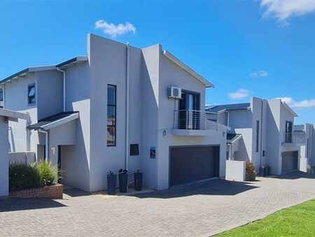 3 Bedroom Townhouse in Lovemore Heights