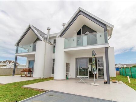 2 Bedroom Townhouse in St Francis Bay Canals