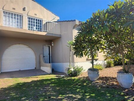 3 Bedroom House in Aston Bay