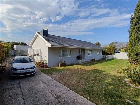 3 Bedroom House in Mangold Park