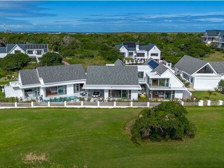 5 Bedroom House in St Francis Links