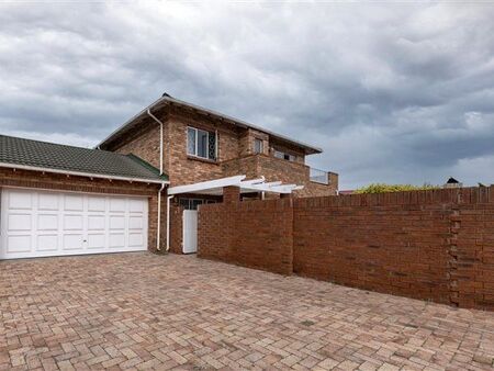3 Bedroom Townhouse in Summerstrand