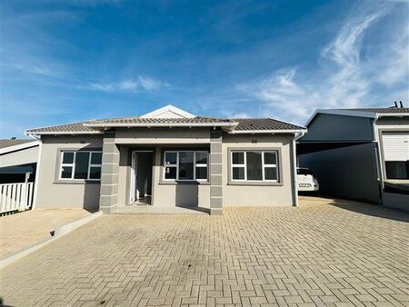 3 Bedroom Townhouse in Gonubie