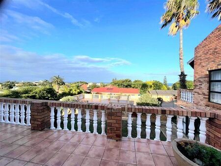 4 Bedroom House in Jeffreys Bay