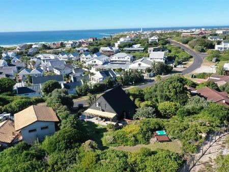 6 Bedroom House in Cape St Francis