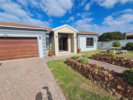 3 Bedroom House in Jeffreys Bay