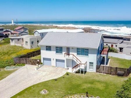 4 Bedroom House in Cape St Francis