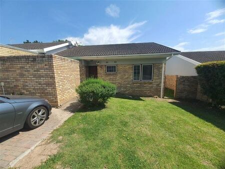 2 Bedroom Cluster in Beacon Bay