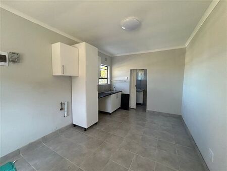 Bachelor apartment in Amalinda