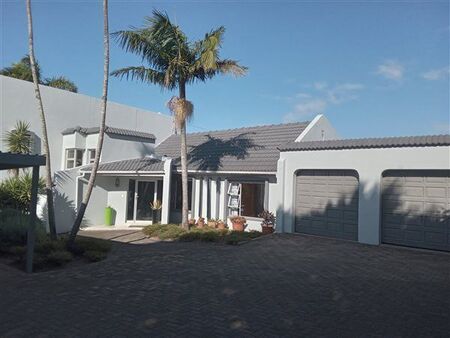 5 Bedroom Apartment in Beacon Bay