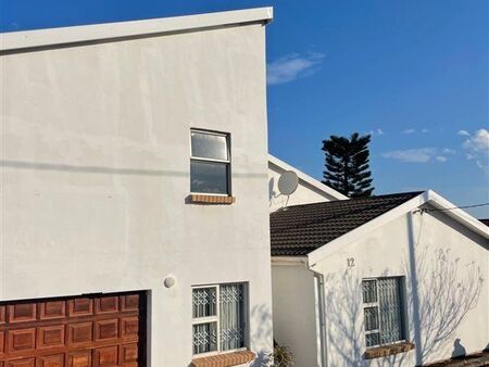 6 Bedroom House in Sunny Ridge