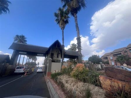 2 Bedroom Apartment in Mooikloof Ridge