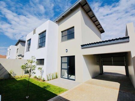 2 Bedroom Townhouse in Equestria
