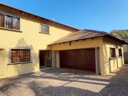 5 Bedroom House in Waterkloof Ridge