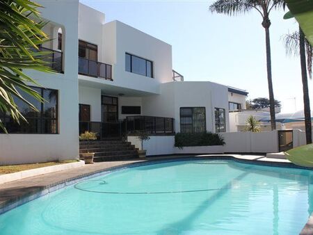 4 Bedroom House in Waterkloof Ridge