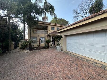 4 Bedroom House in Waterkloof Ridge