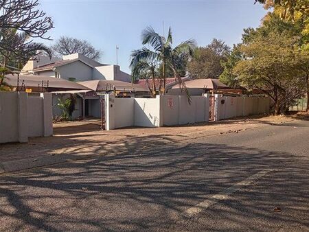 6 Bedroom House in Florauna