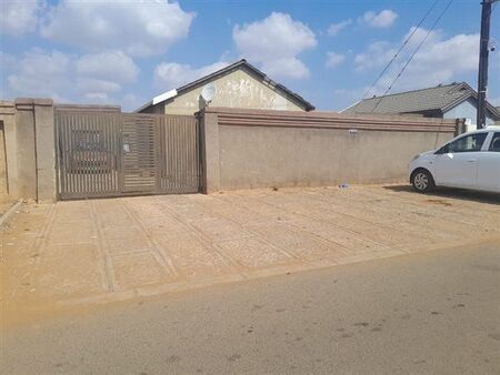 2 Bedroom House in Protea Glen