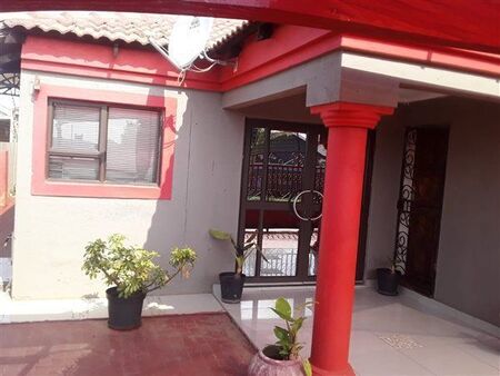 2 Bedroom House in Mahube Valley