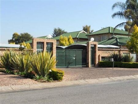 3 Bedroom Townhouse in Rietfontein