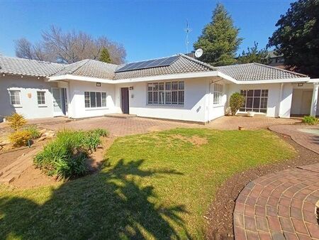3 Bedroom House in Illovo