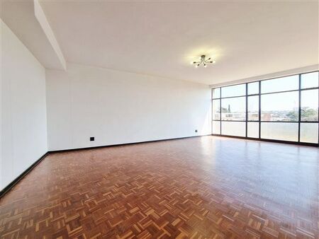 3 Bedroom Apartment in Melrose