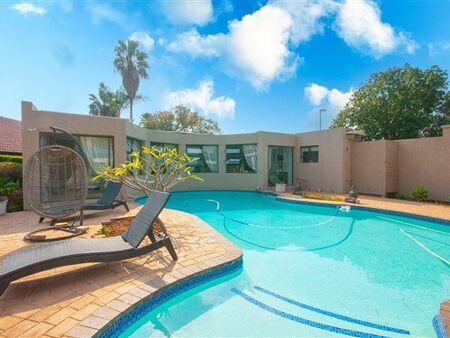 1 Bedroom Apartment in Sundowner