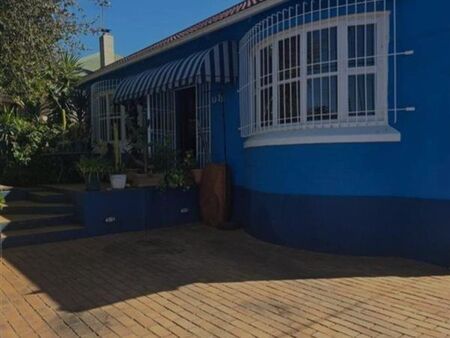 3 Bedroom House in Kensington