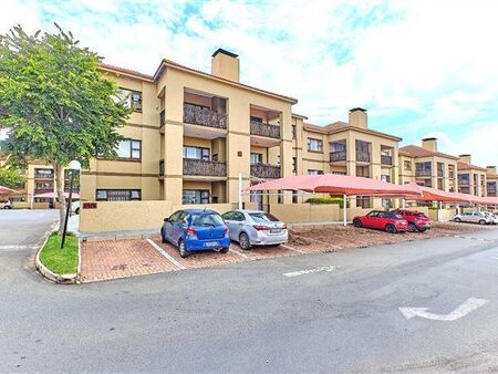 2 Bedroom Apartment in Pineslopes