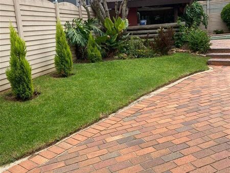 2 Bedroom House in Van Riebeeck Park